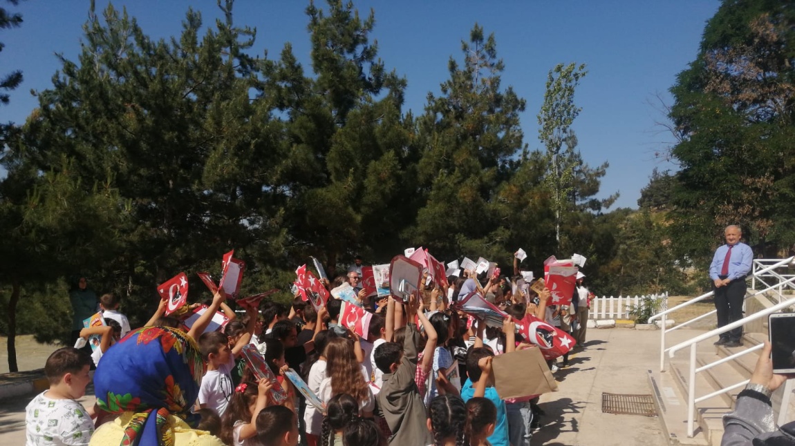 ÖĞRENCİLERİMİZİN KARNE HEYECANI!